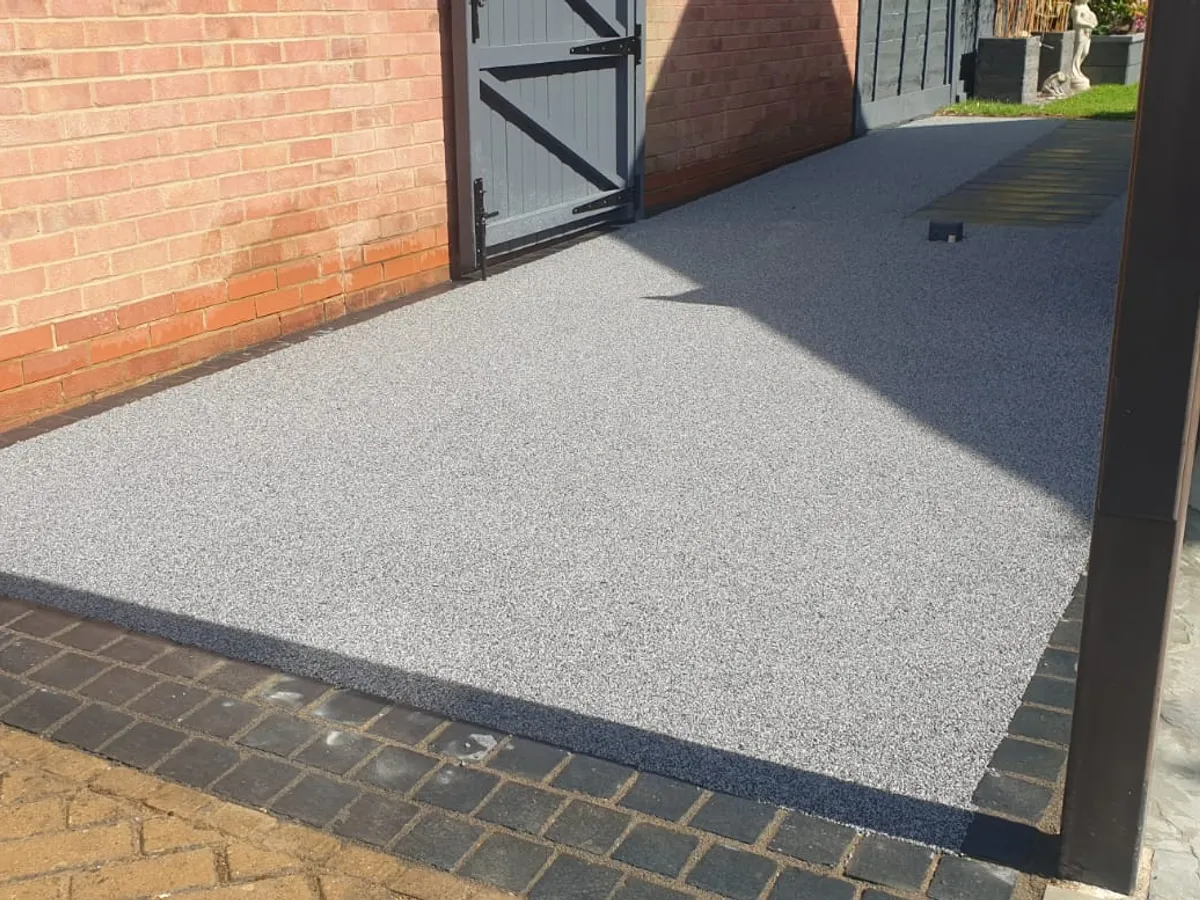 Grey resin driveway with a block border